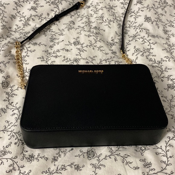 Michael Kors Jet Set Crossbody - Picture 3 of 11